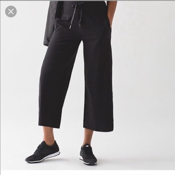 Lululemon crop Capri wide leg yoga pants - Picture 1 of 6